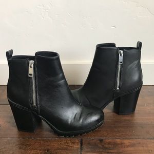 Black Rubber Heeled Zip-Up Boots